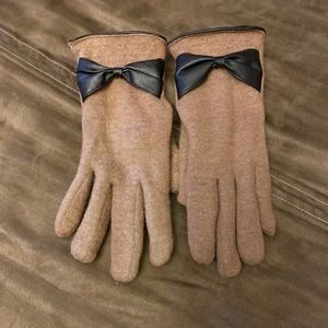 Tan Winter Gloves with black Bow&faux fur lining